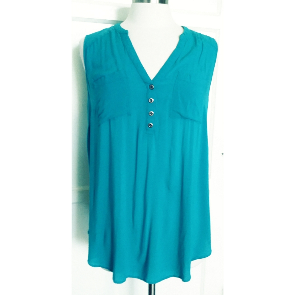 Torrid challis button tank top